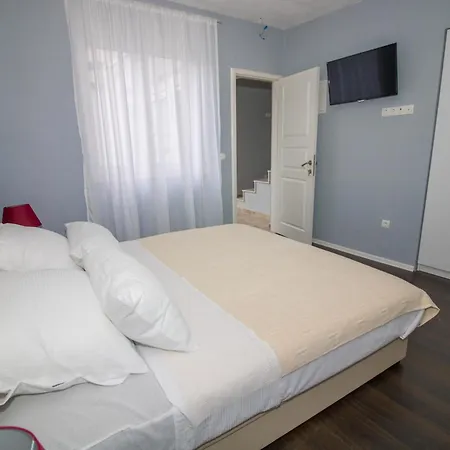 Guest house M